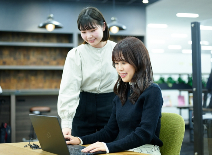 営業事務の業務風景